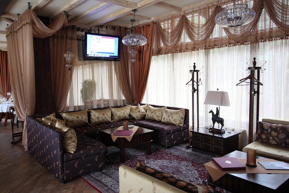 Park-Hotel Butenko Stable