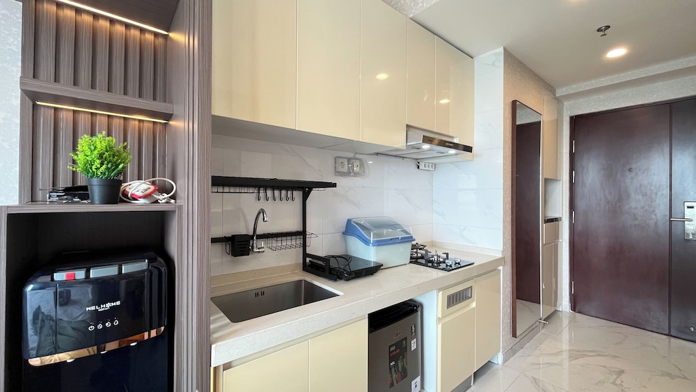 Comfort And Quiet Studio At Apartment Sky House Bsd