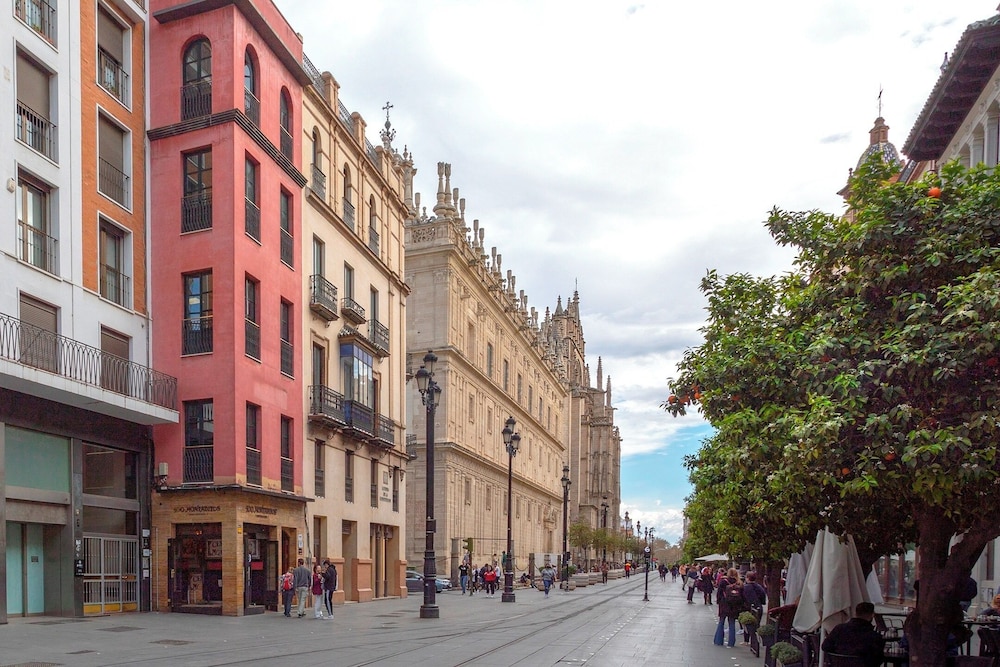 Magnificent 2 bd Apartment Facing the Cathedral Constituci n III