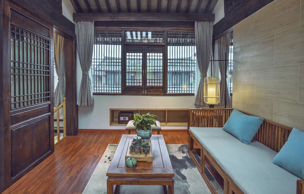 Lijiang Qilu Garden Hotel