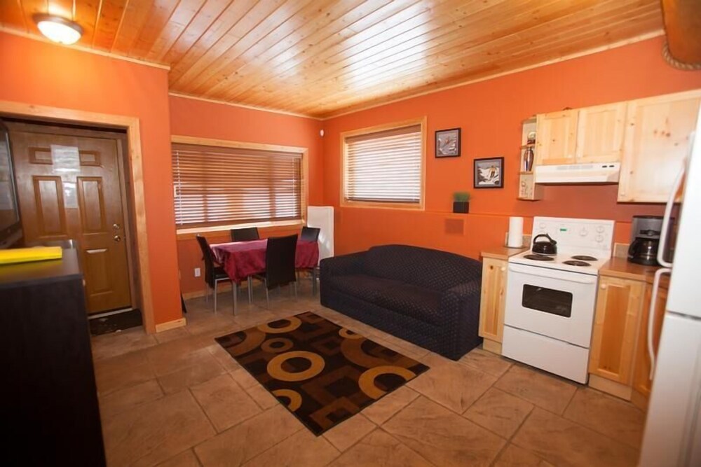 Silver Bullet Inn by Apex Accommodations - Image 5