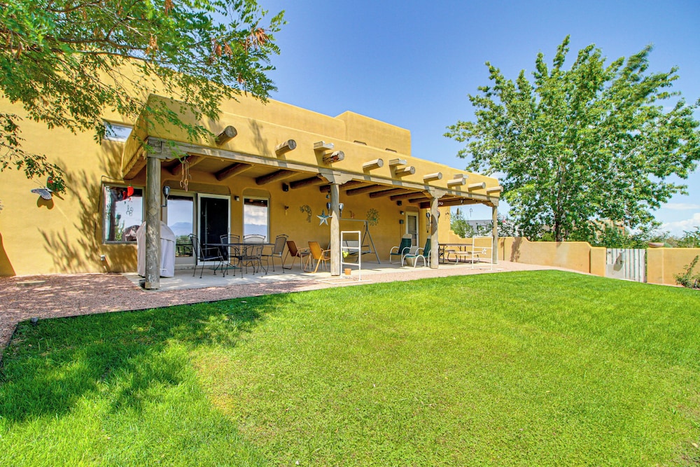 Stunning Sandia Mtn Views: Rio Rancho Retreat