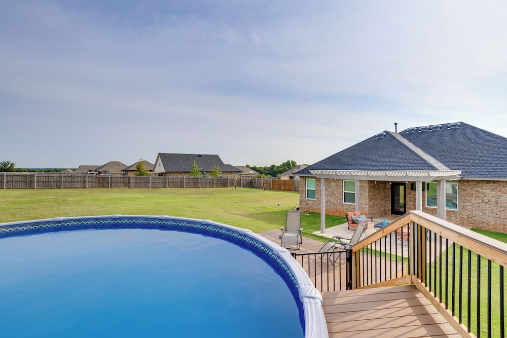 Golf, Swim, Relax: Oklahoma Ranchland Retreat