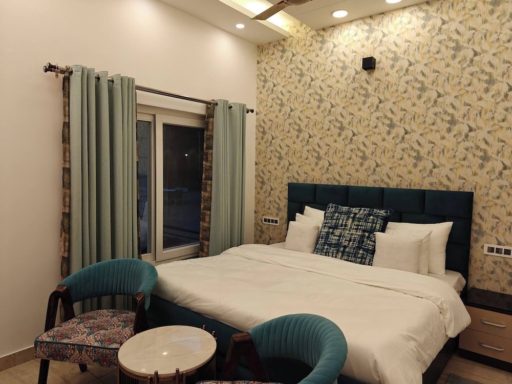 The Paradise - Luxury 3BR Villa Near the Airport in Dehradun