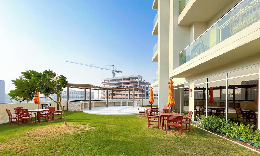 Jewelz Luxury 2BR Balcony, Pool & Garden Views