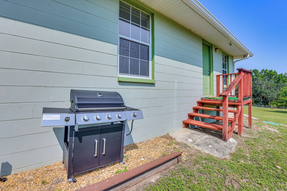 BBQ Ready: Hawthorne Home w/ Screened-in Patio