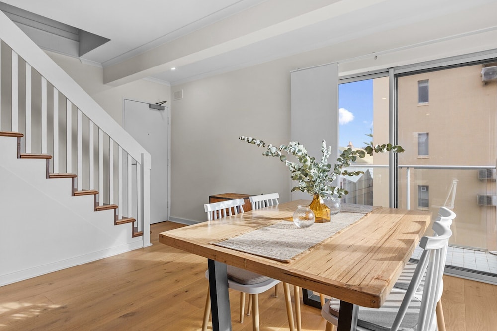 Stylish 2-bed Home Steps From Henley Beach
