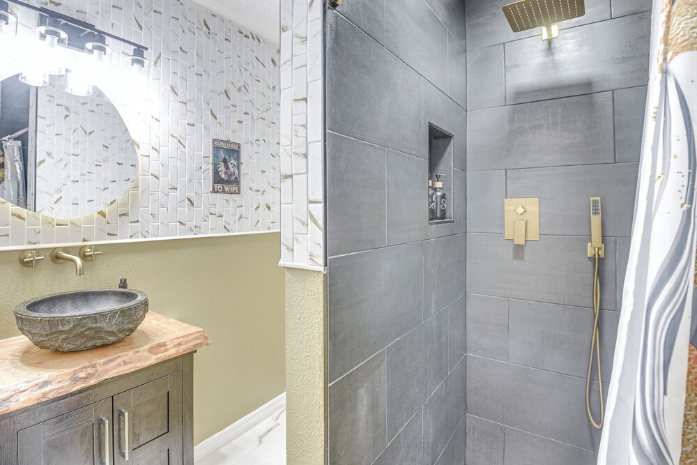 6 Mi to Gemini Springs Park: Chic Home w/ Pool!