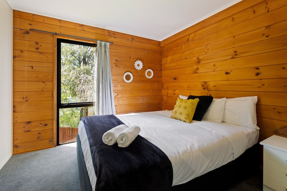 The Lodge   Plush  Quiet   Picturesque view 2
