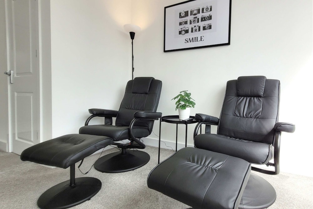 Last Minute Deals 4BR House of Four Chimneys