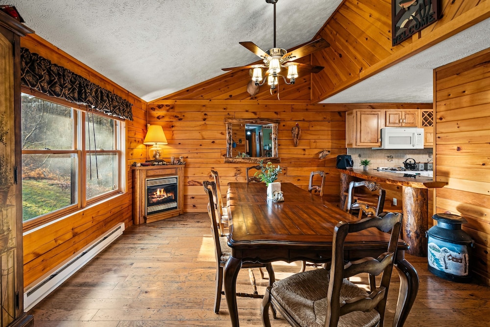 Deer Haven Cabin by Avantstay Waterfront Dock Firepit
