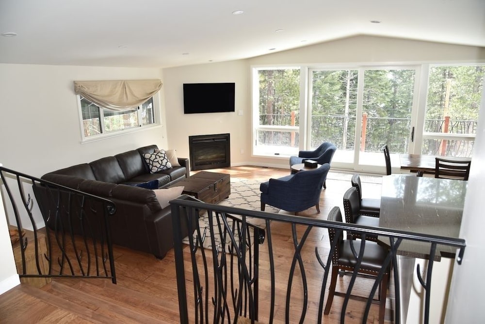 2375s Sierra House Retreat 4 Bedroom Home