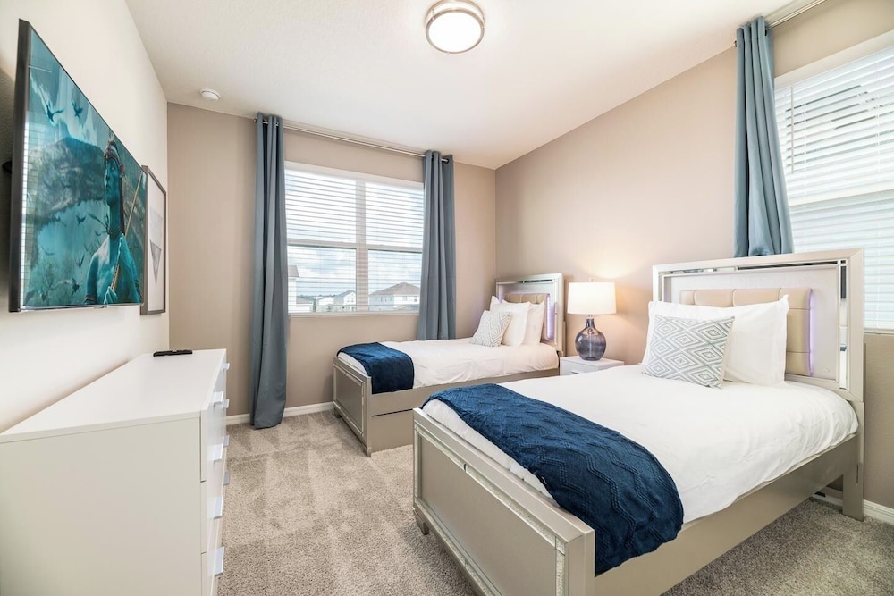 Spacious 9-bedroom Orlando vacation home
