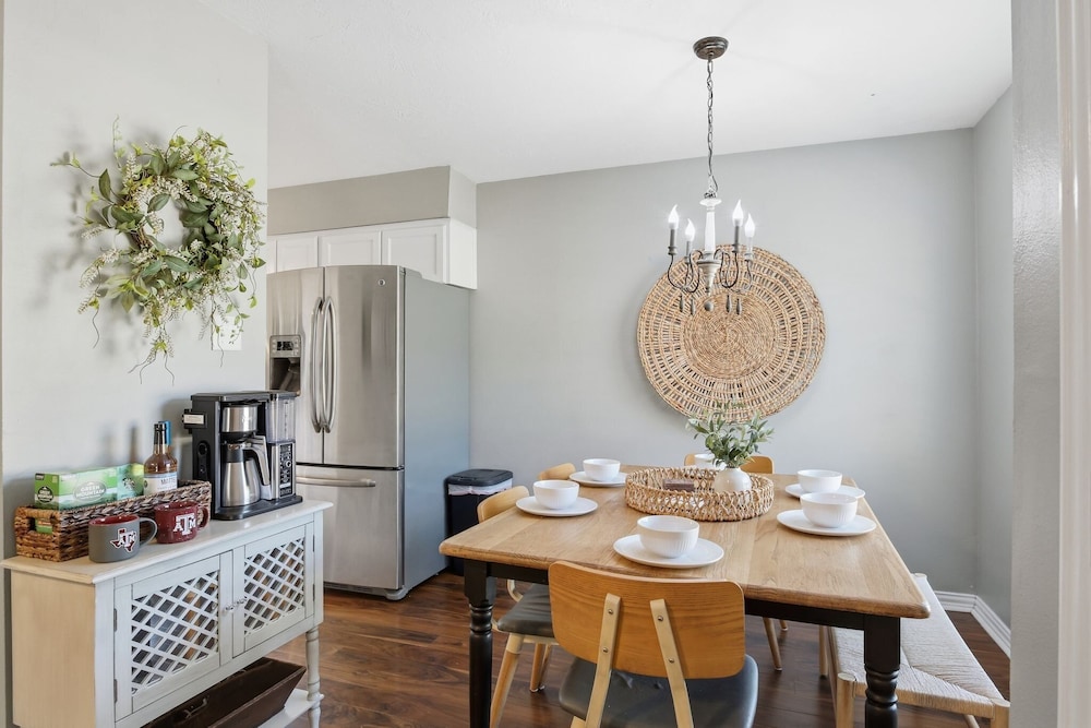 Howdy Hang Out - Cozy, Cute And Comfortable House! 2 Bedroom Home