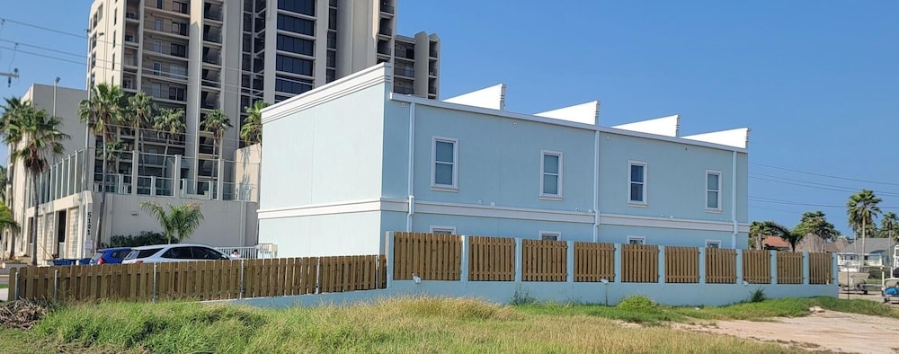 Villas De Laguna 3 3 Bedroom Townhouse