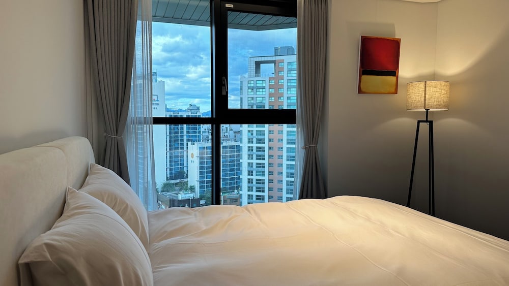 Caelum Black Gangnam Luxury Apt