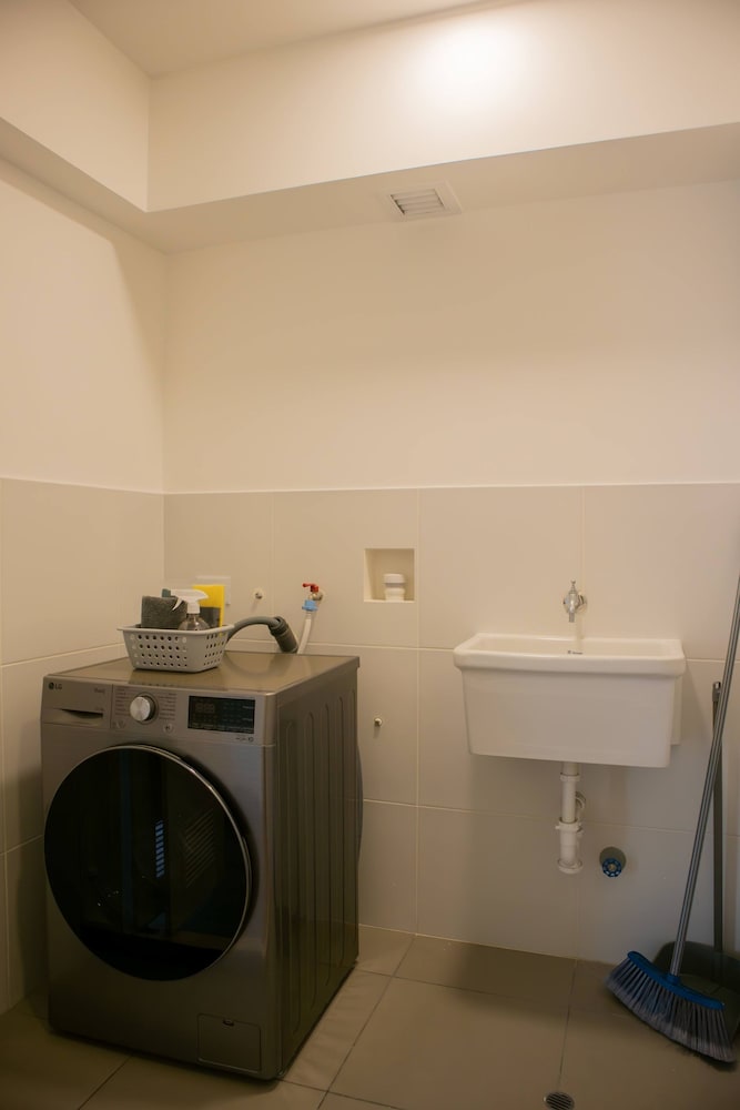 w Well-located 2BR in Miraflores