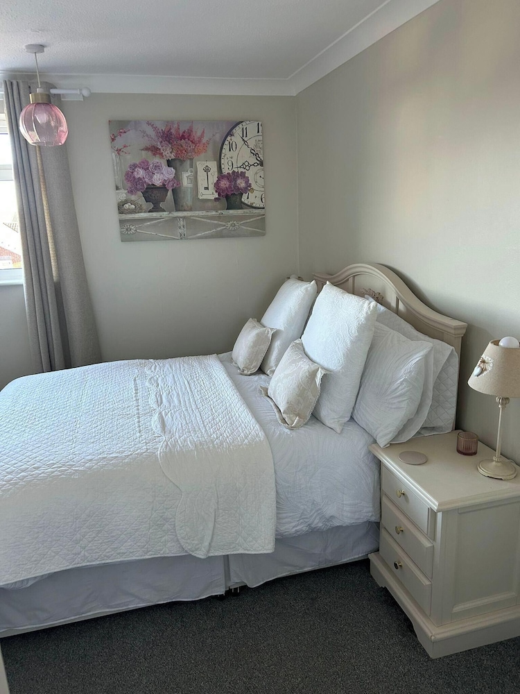 Peak District - 2 Beds - Sleeps 4 - Pet Friendly
