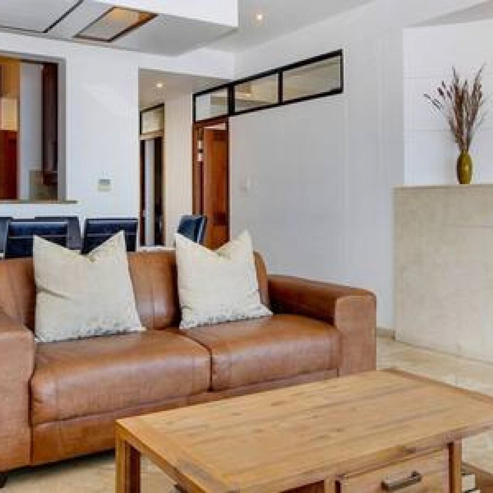 Secure Camps Bay Apartment w Pool Views Bali C view 3