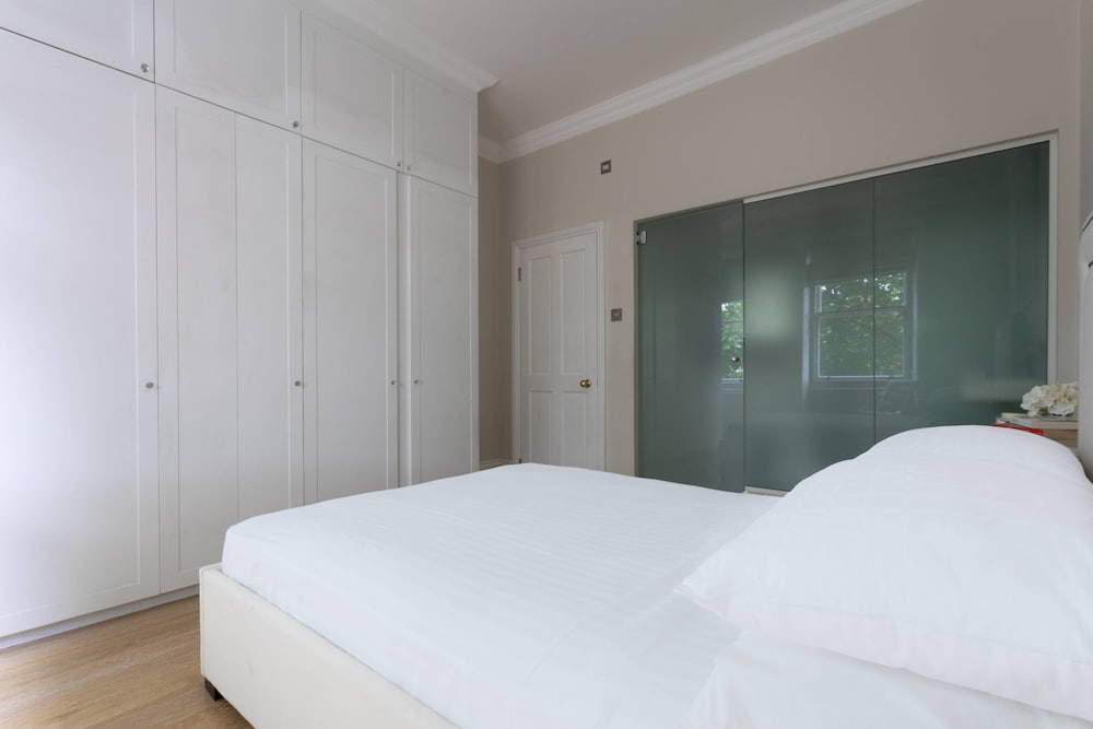 Egerton Gardens IX by Onefinestay