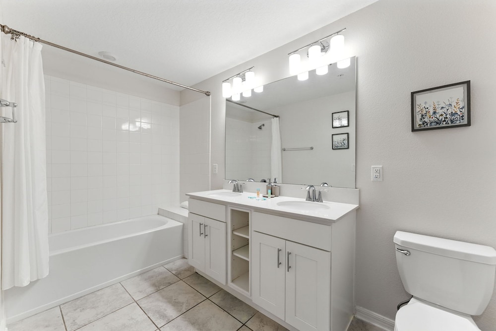 Elegant 2BR in Storey Lake Top Location