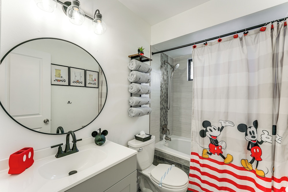 Disney-themed Home: Swim, BBQ & Explore Kissimmee!