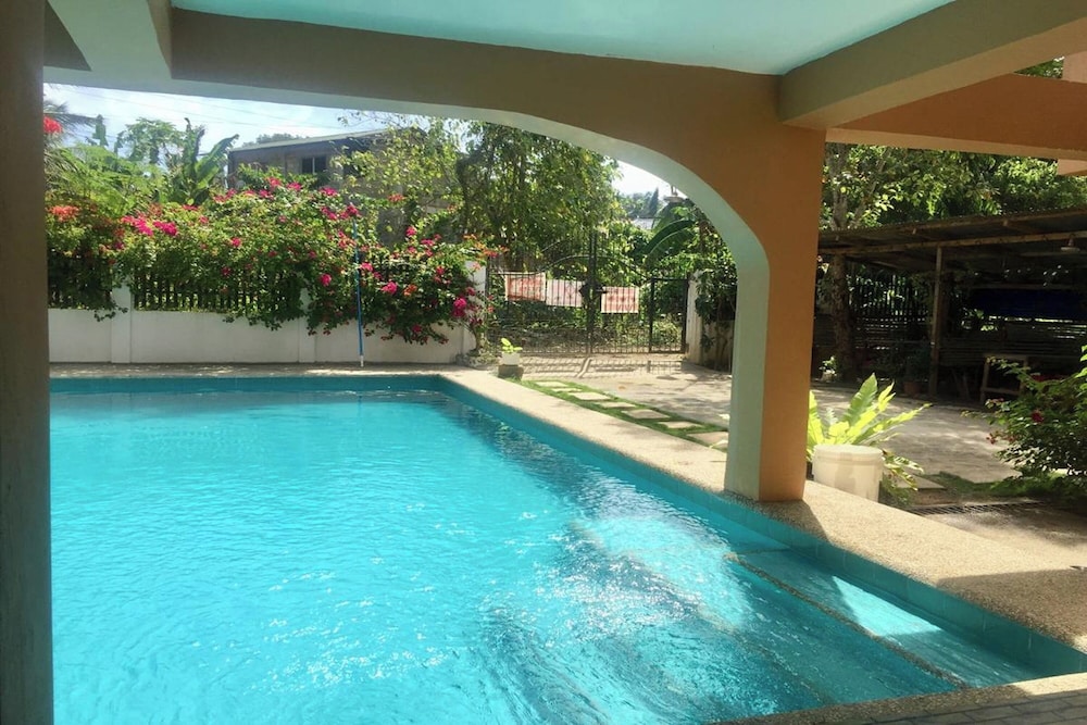 Larosa Hostel Bed And Breakfast