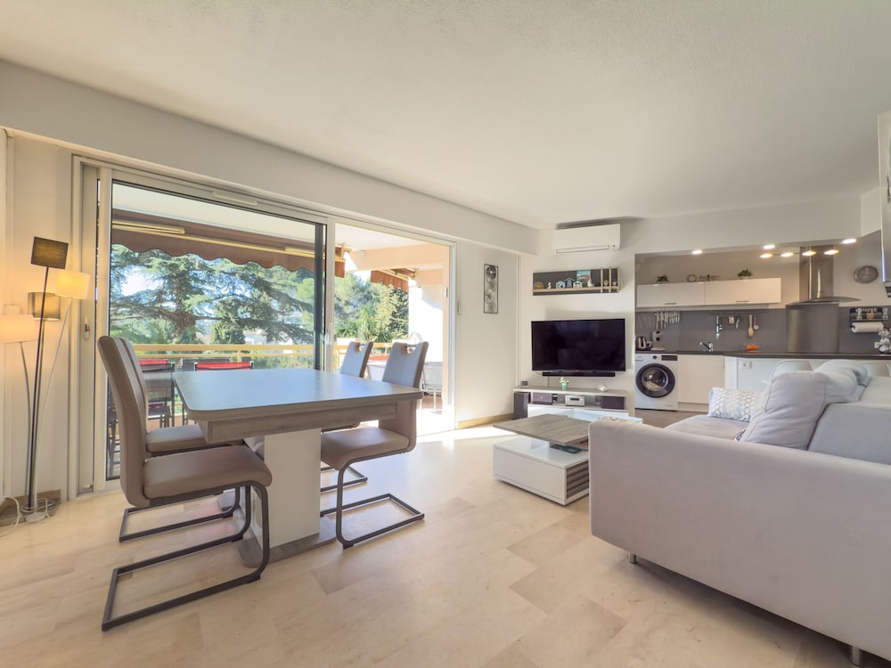 Le Cozy in Cannes With 2 Bedrooms and 1 Bathrooms