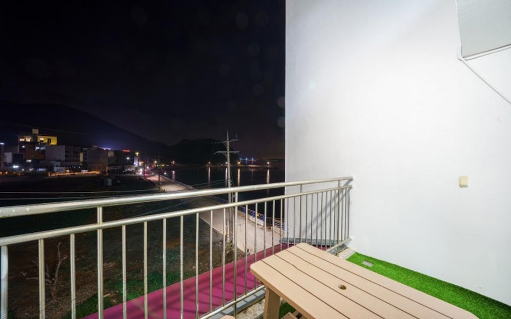 Geojedo Ocean View Dumo Mongdol Pension