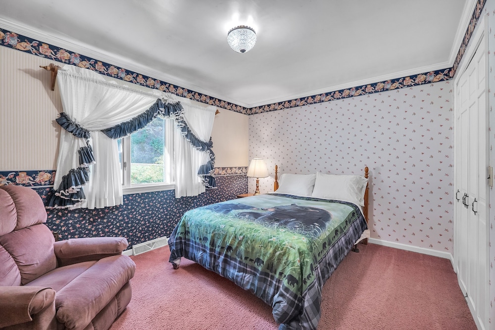 Bear Paw Cottage- 12 Mins To Seneca Rocks 3 Bedroom Cottage view 5