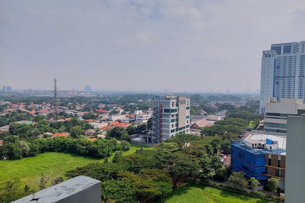 Comfort 1Br Apartment At Tree Park City Bsd view 5
