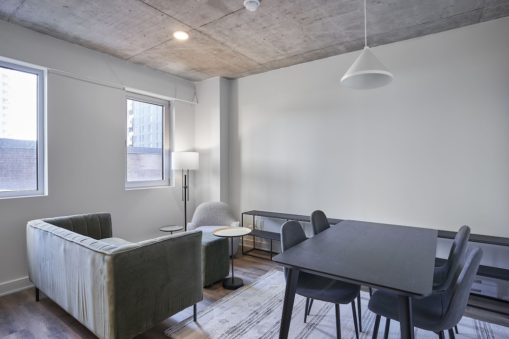Corporate Business stays in MTL DT