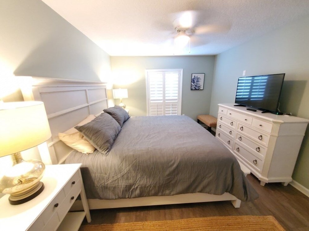 Quail Hollow B5-3d New 1 Bedroom Condo view 4