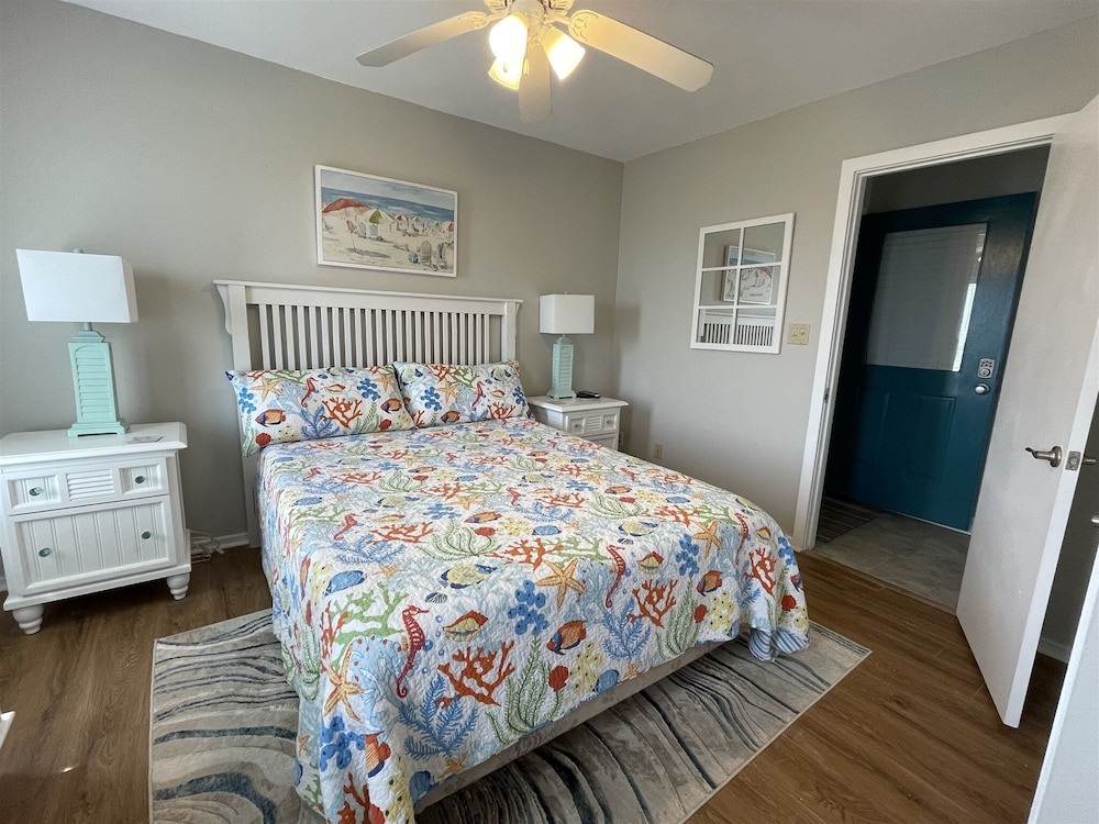 Sw 7 Sail Inn 1 Bedroom Condo by RedAwning