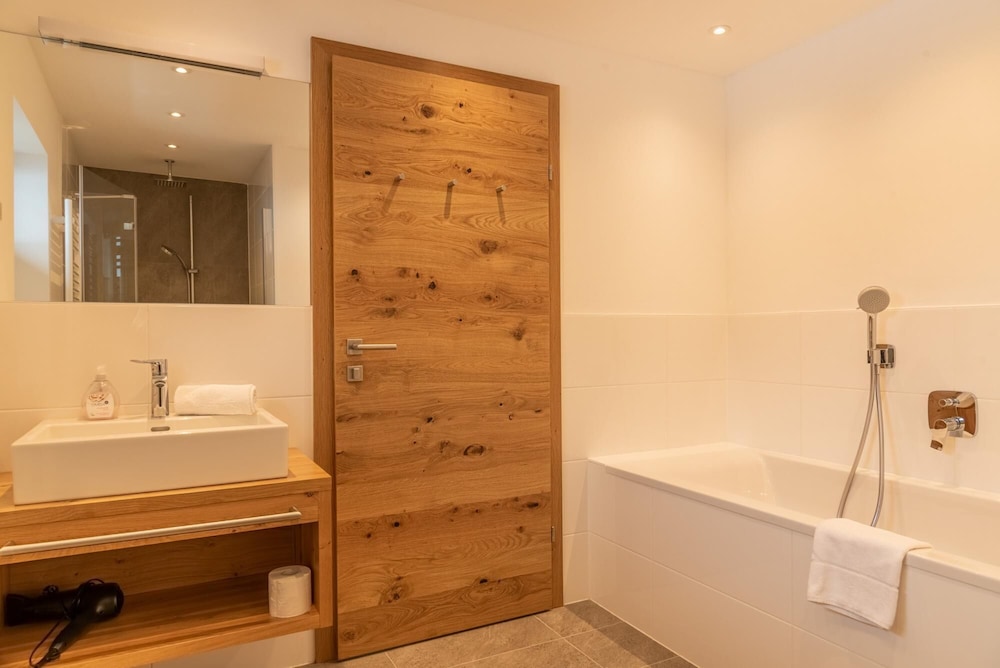 Finest Villa Zell am See - Penthouse Sauna
