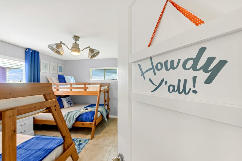 Totally Beachin by Avantstay Private Pool Hot Tub Swing Seats Beach Get Away