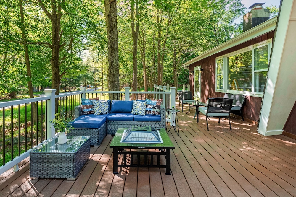 Tomhickon by Avantstay Walk to Lake Firepit Deck