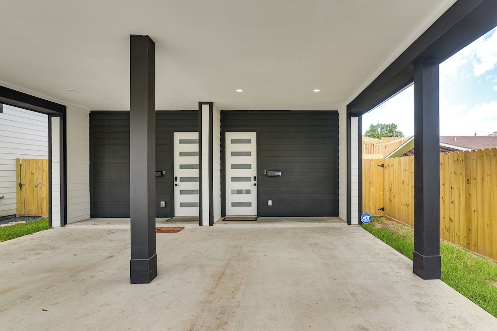 Private Patio & Yard: Houston Retreat Near Golf!