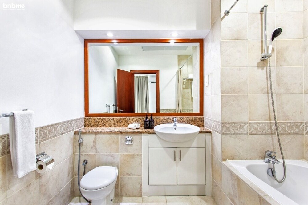 Pvt Jacuzzi Tub Groundfloor 2 Bed Bnbme Homes