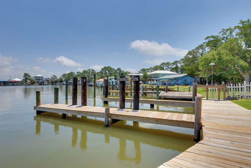 Luxe Family Condo w/ Gulf View in Dauphin Island!