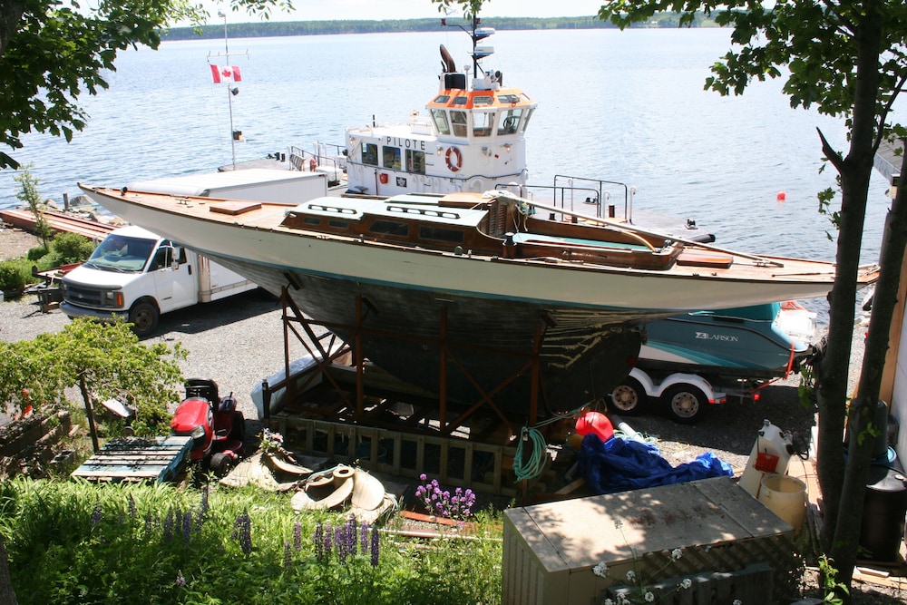 A Boat to Sea Bed & Breakfast