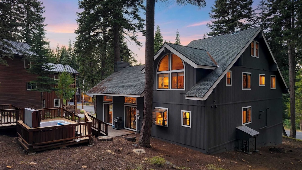 Cozy Escape w/ Hot Tub + Deck & Access to Tahoe Donner & Skiing Alpenglow Chalet by Avantstay