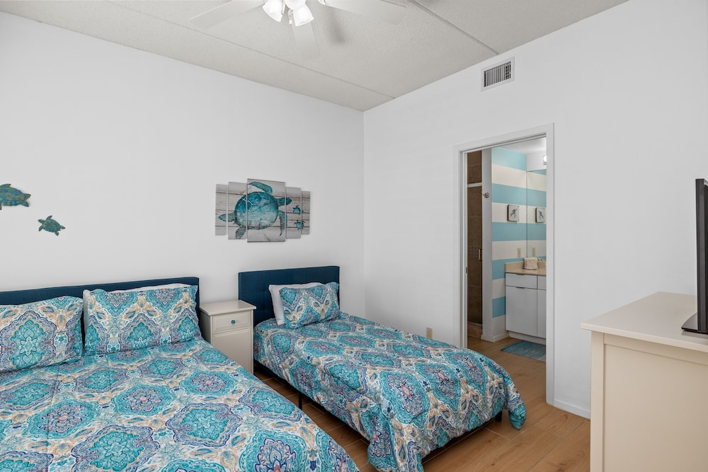 Las Villas Condo Unit 301 - 5 Night Minimum Stays 3 Bedroom Condo