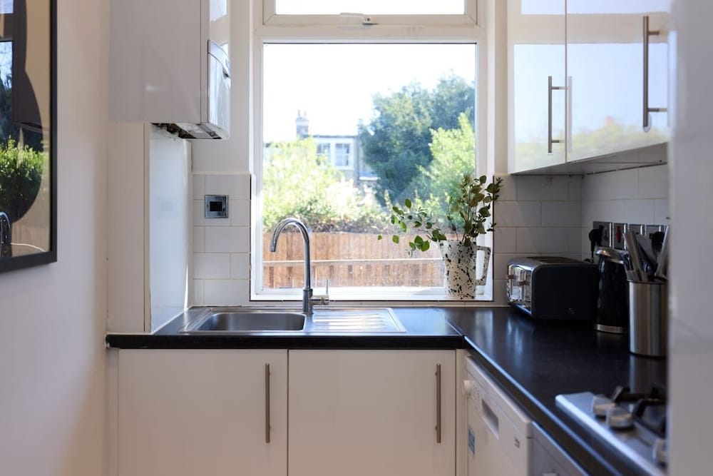 East Finchley Retreat 2BR Ground Floor Flat With Terraces