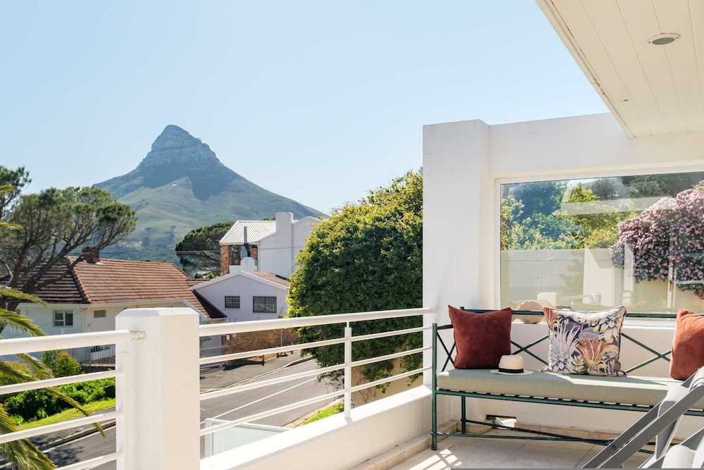 Camps Bay 4BR w Pool and Sea Views Atlantic Gem