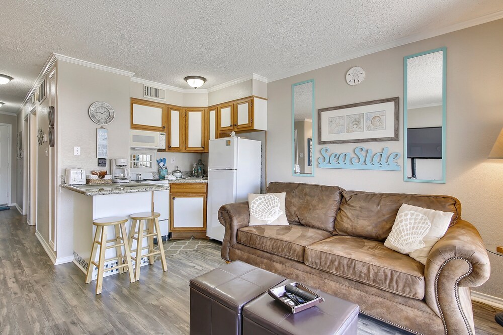 Casa Del Mar C279 1 Bedroom Condo by RedAwning