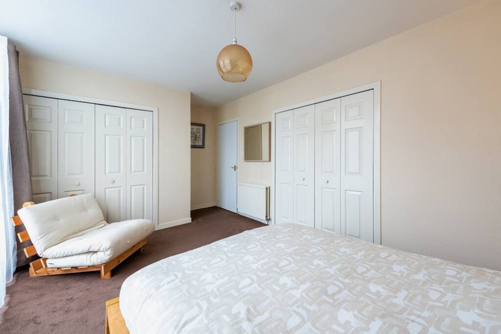 Roseangle - Spacious Family Apartment With South Facing Garden view 4