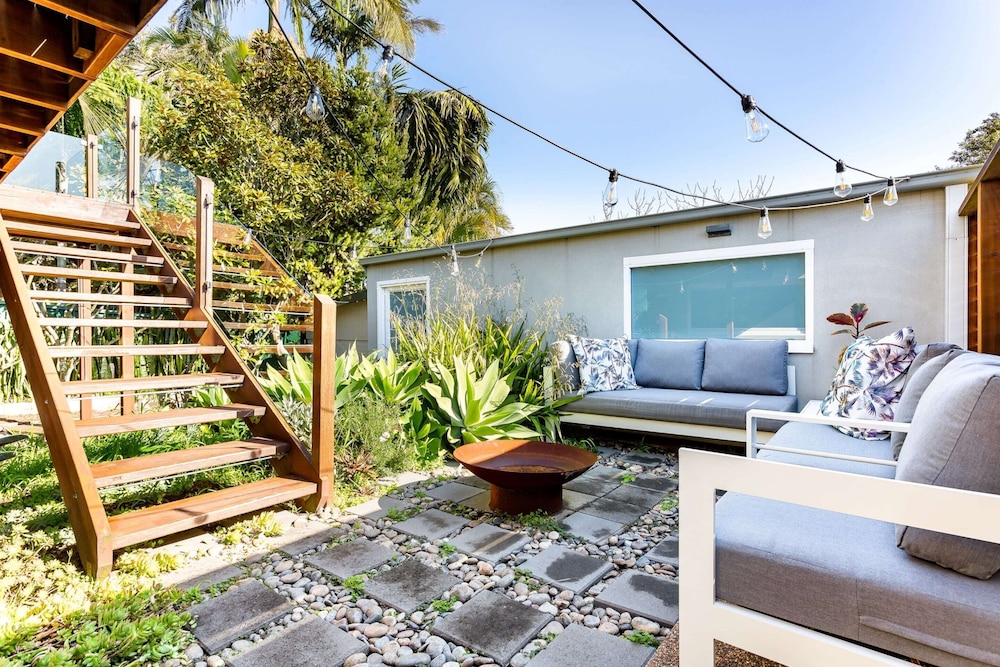 Idyllic 4-bed Home With Alfresco Area Near Beach