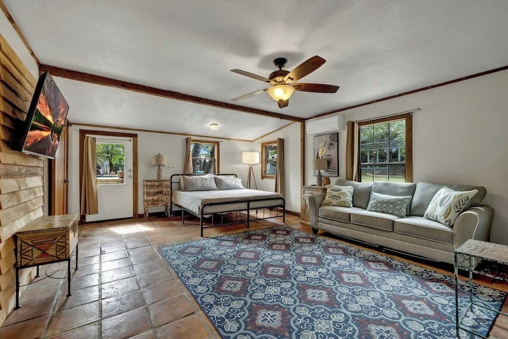 Terracotta Retreat/ Sleeps 30!