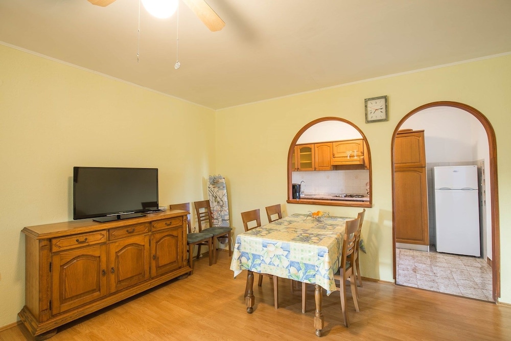 Apartment Davorka / Two Bedroom A2 Gore view 2